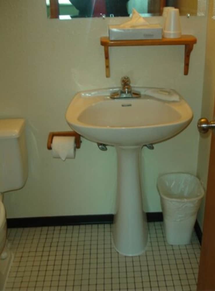 The Dublin House Motel - photo 52