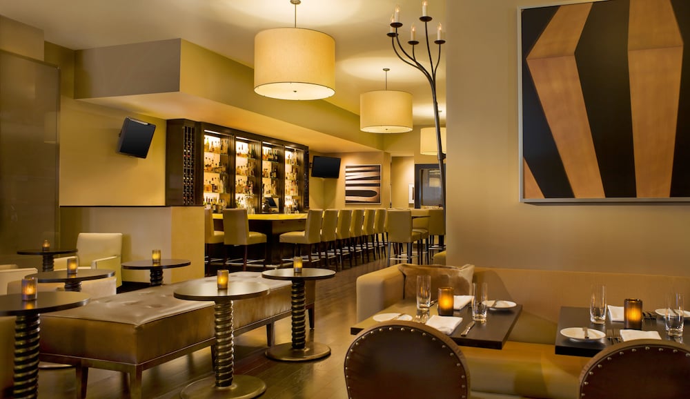 Sheraton Commander Hotel - photo 35