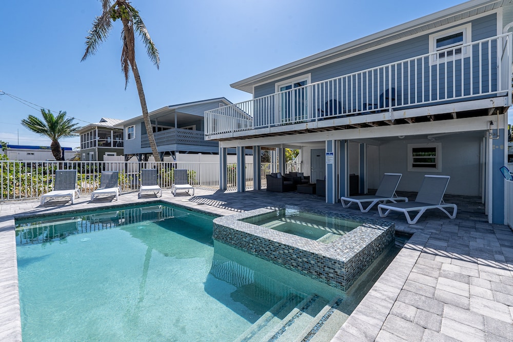 Welcome to Ostego Beach Vacation Rental 253 Ostego home — 4-Star Luxury Hotel in Fort Myers Beach, United States