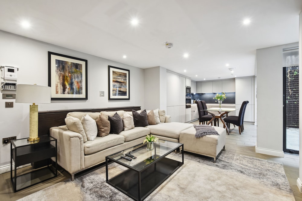 Buckingham Palace Residences by Aeria Apartments — 4-Star Luxury Hotel in London, United Kingdom
