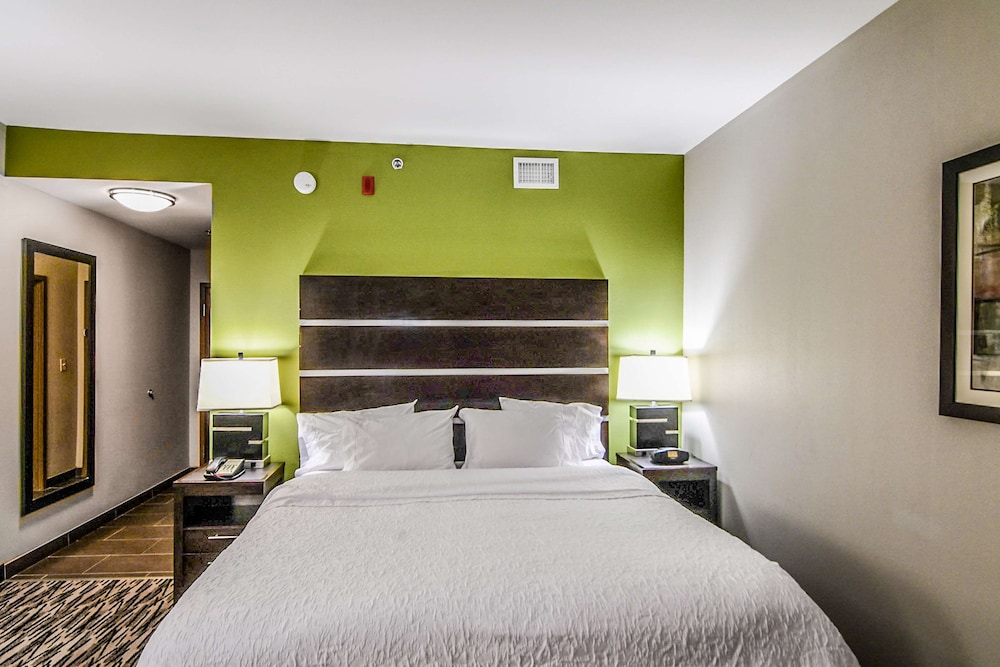 Hampton Inn Foley - photo 31
