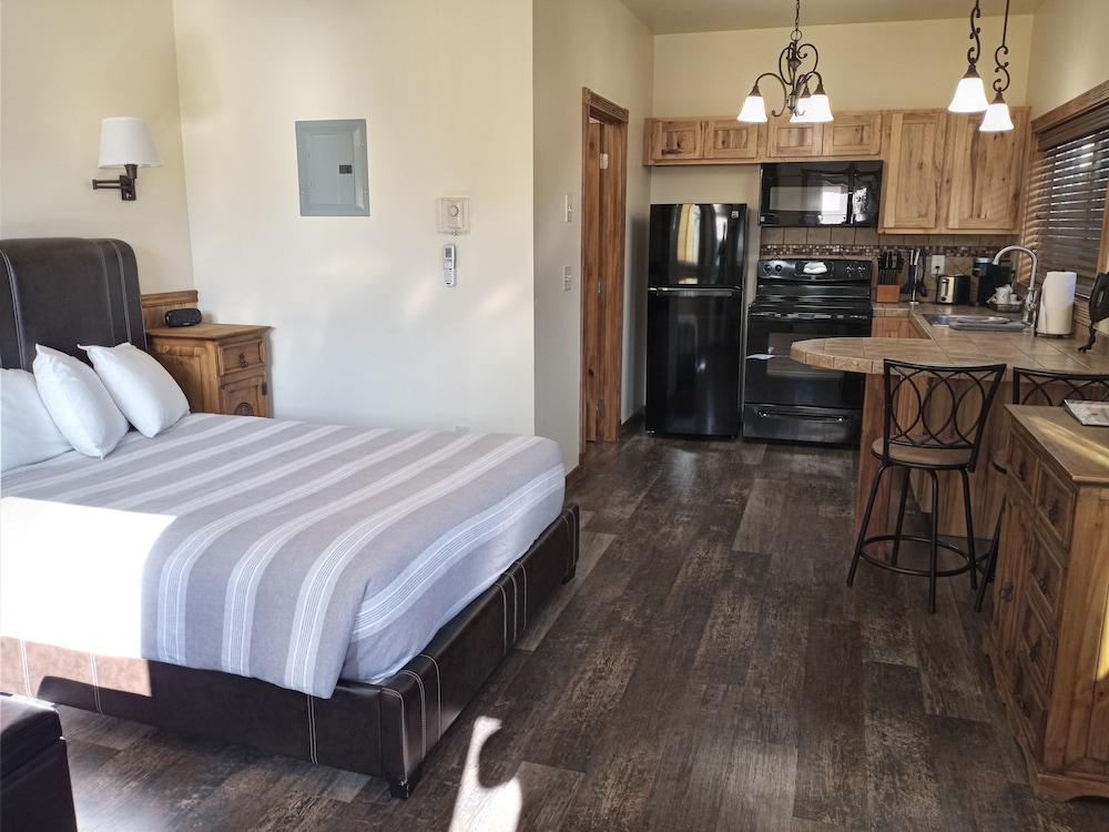 Yellowstone Riverside Cottages - photo 12