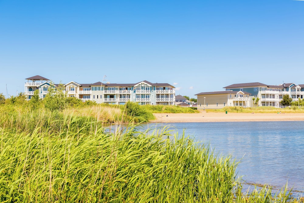Roompot Beachhotel Cape Helius — hotel in Hellevoetsluis