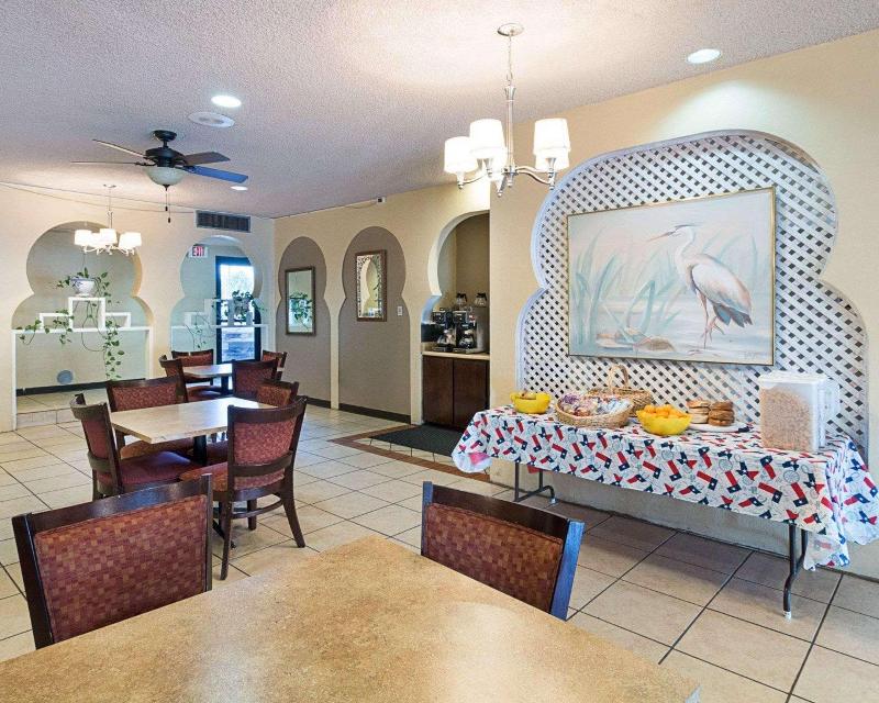Econo Lodge San Angelo - photo 21