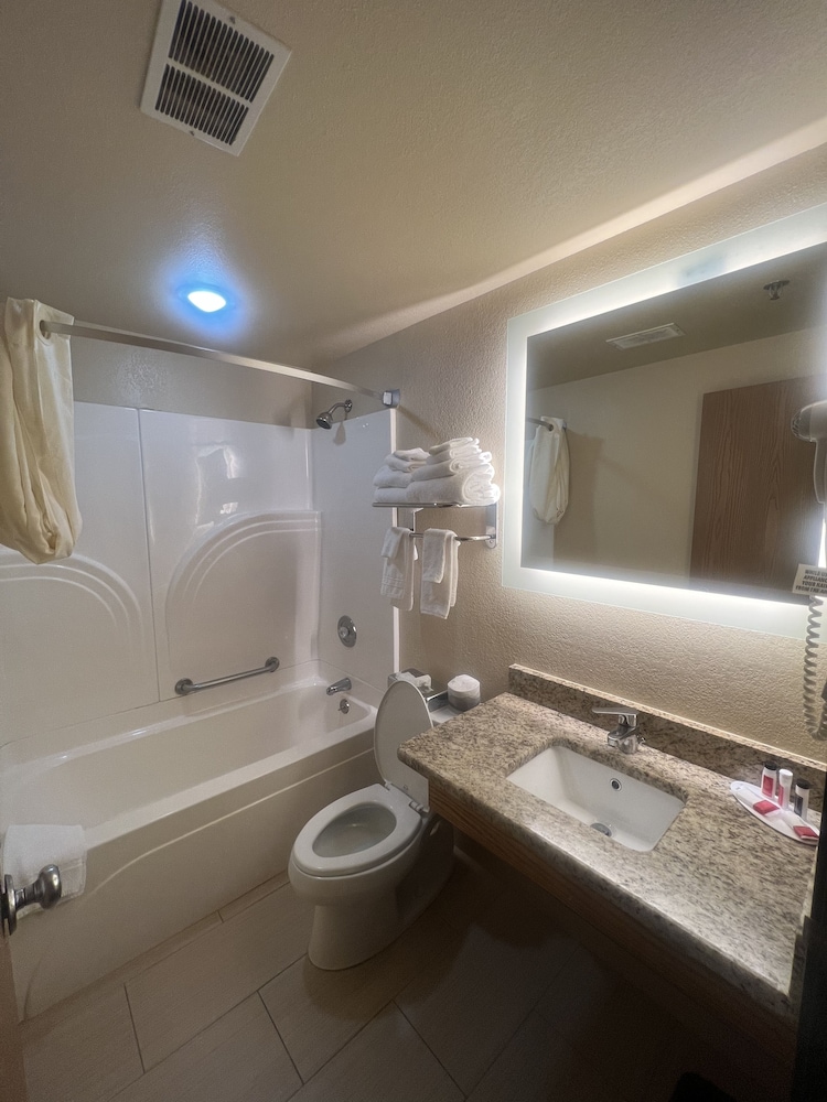Super 8 by Wyndham Macon - photo 13