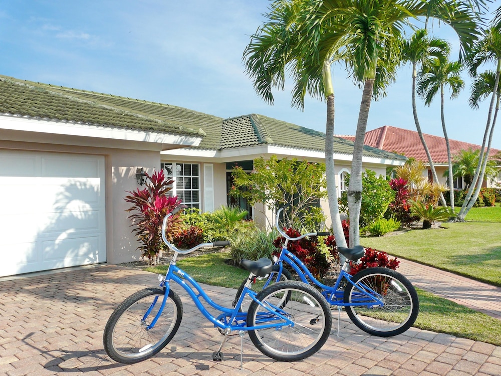 Delightful home with pool and direct boating access — 4-Star Luxury Hotel in Marco Island, United States