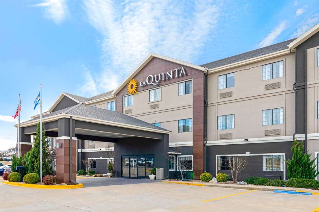 La Quinta Inn & Suites by Wyndham Ada - photo 2