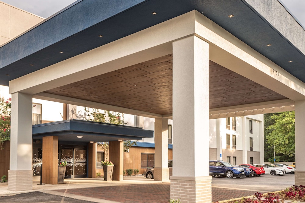 Hampton Inn Waldorf - photo 35