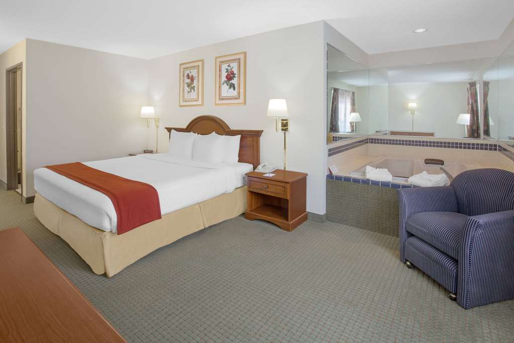 Baymont by Wyndham Freeport - photo 12