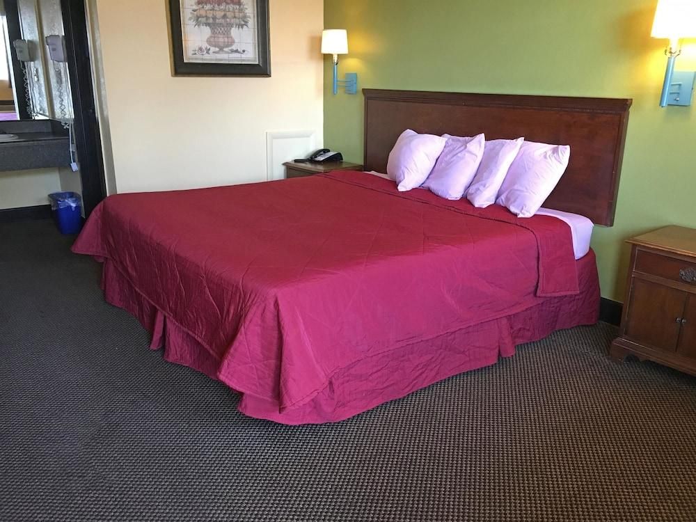 Americas Best Value Inn Huntsville - photo 15