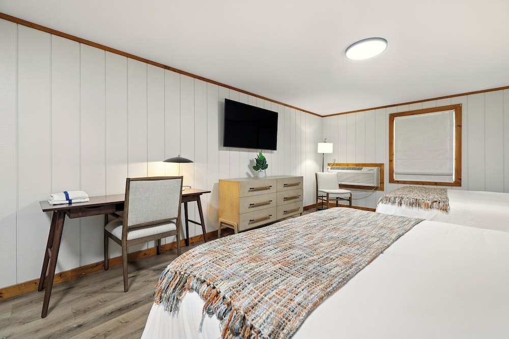 Hillside Motel LLC - photo 87