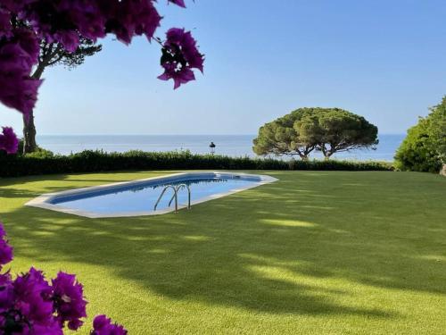 Sea view house with private pool and garden — 4-Star Luxury Hotel in Sant Feliu De Guixols, Spain