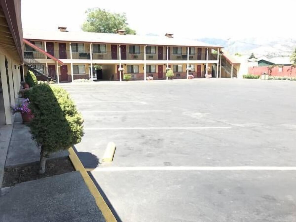 Klamath Motor Lodge - photo 48