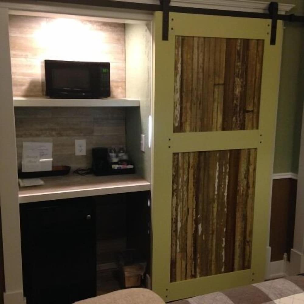 The Kempton Hotel - photo 11