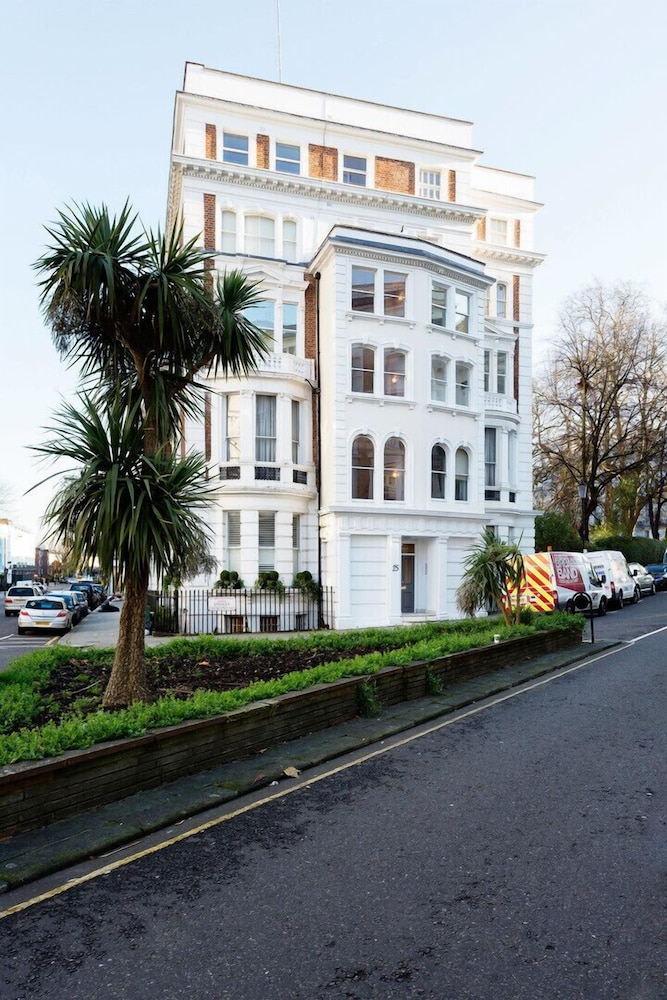 Veeve Stanley Garden Flat — 4-Star Luxury Hotel in London, United Kingdom