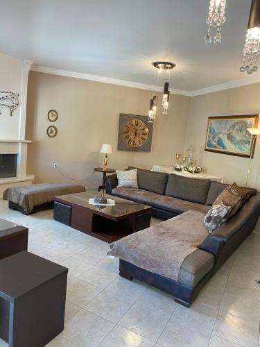 Efi's house with garden — 4-Star Luxury Hotel in Alexandroupoli, Greece