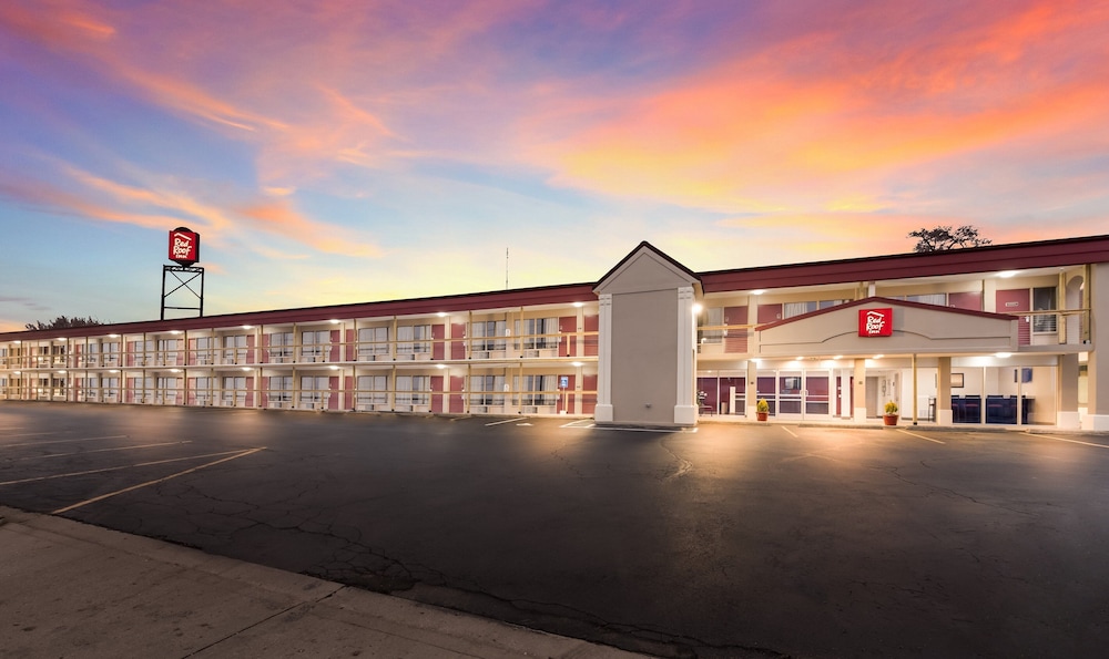 Red Roof Inn Dayton Moraine U of Dayton - photo 38