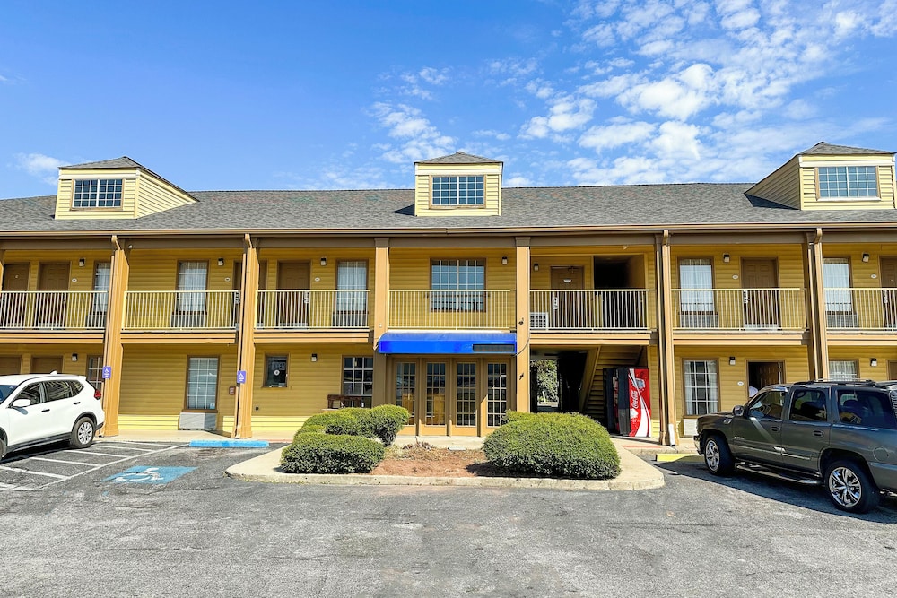 Bonita Lakes Inn by Capital O Meridian I20 - photo 79