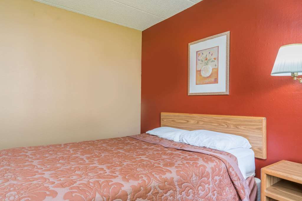 Super 8 by Wyndham Brooklyn Center MPLS - photo 7