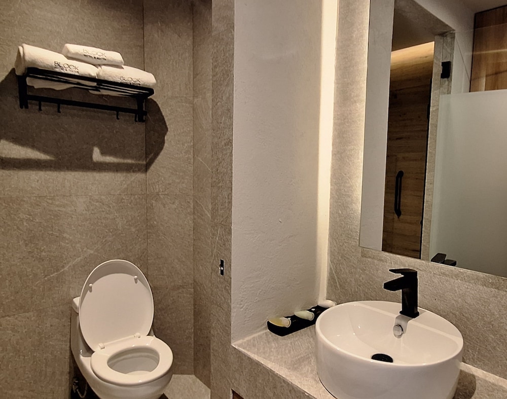 Hotel Block Suites