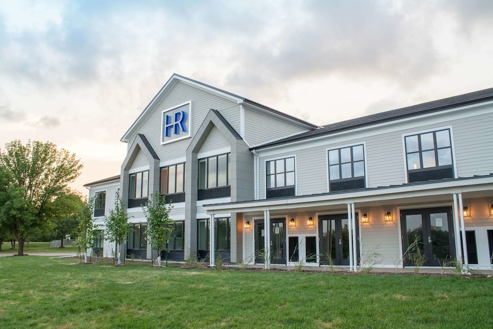 Hotel Renovo Des Moines Urbandale Tapestry Collection Hilton — hotel in Urbandale