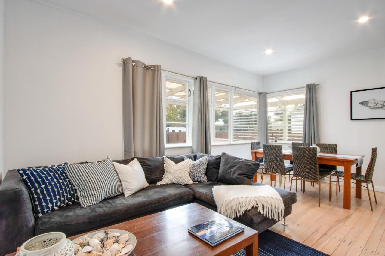 Bird and Fish Napier Holiday Home — 4-Star Luxury Hotel in Napier, New Zealand