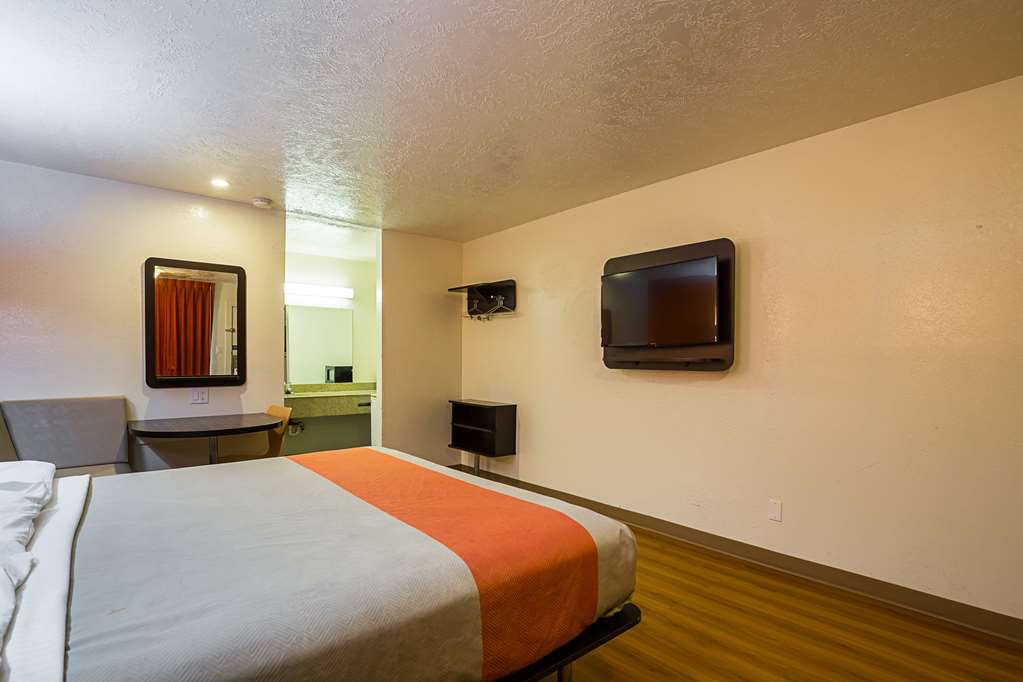 Motel 6 Madisonville TX - photo 15