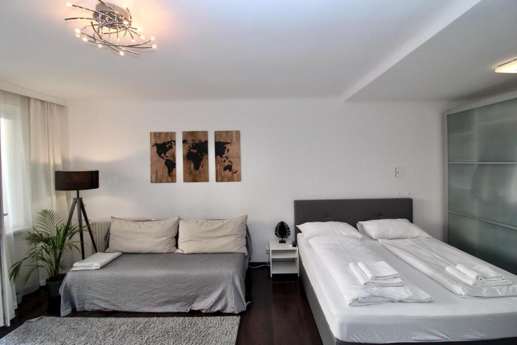 Balcony Apartment Next to Opera — 4-Star Luxury Hotel in Vienna, Austria