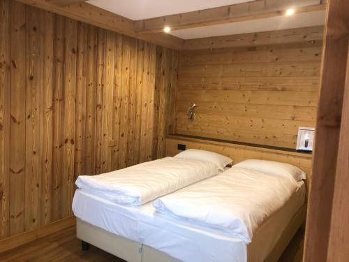 Baita Fraina — 4-Star Luxury Hotel in Cortina D'ampezzo, Italy