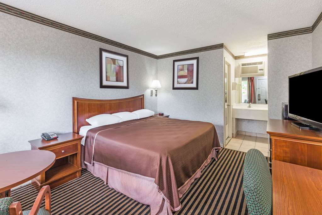 Howard Johnson by Wyndham Hartford South Rocky Hill - photo 11