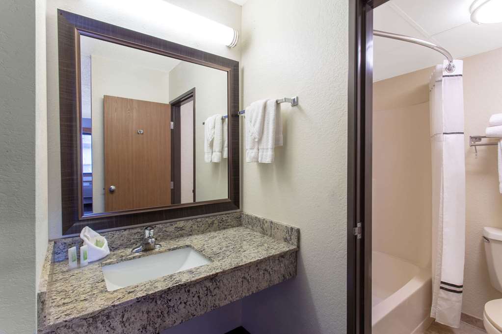 AmericInn by Wyndham Calumet - photo 16