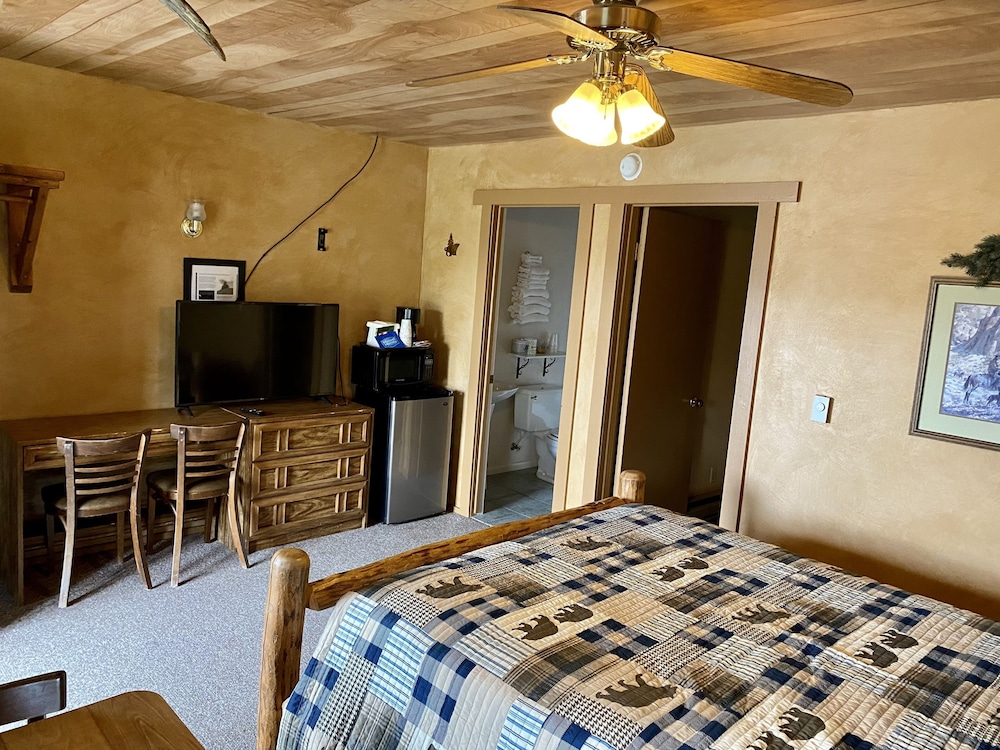 Green Creek Inn and RV Park - photo 10
