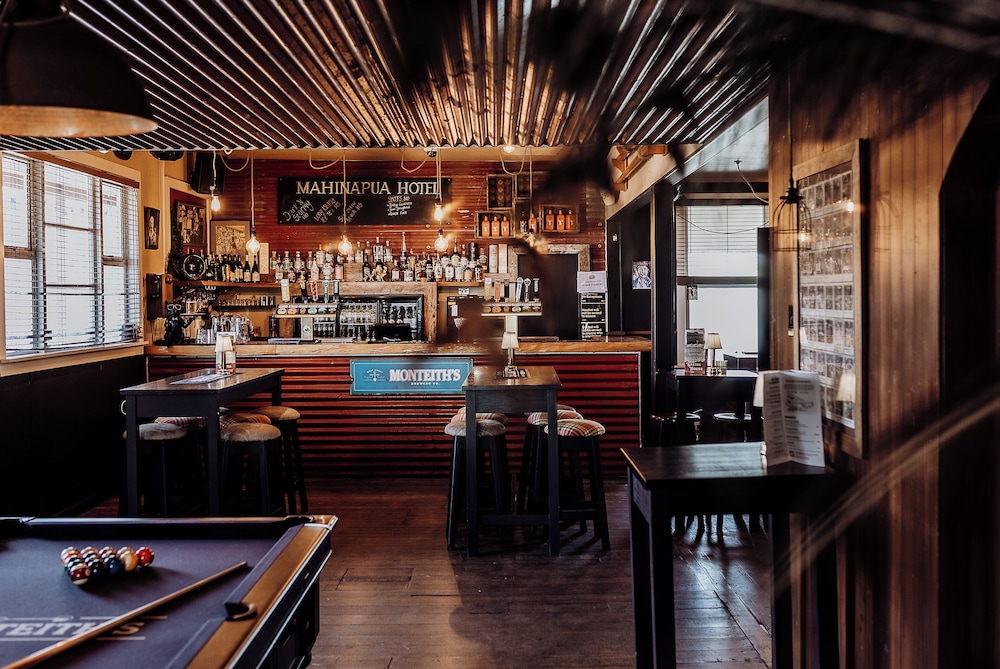 Lake Mahinapua Hotel in Hokitika, New Zealand