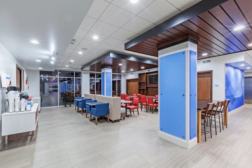 Holiday Inn Express & Suites Coffeyville by IHG - photo 28