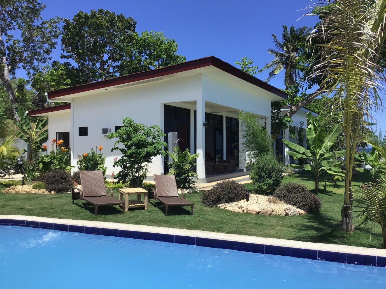 Bamboobeachvilla2 Ac New Oceanfront Pool Sunsetview Garden Kitchen Satellite Starlink Wi Fi — hotel in Dimiao