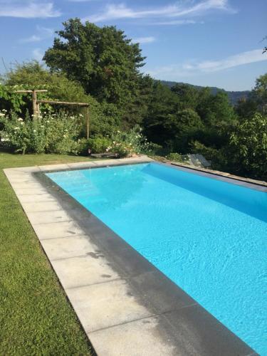 Casetta in giardino con piscina — hotel in Luino
