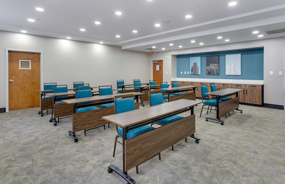 Hampton Inn Houston Pearland - photo 54