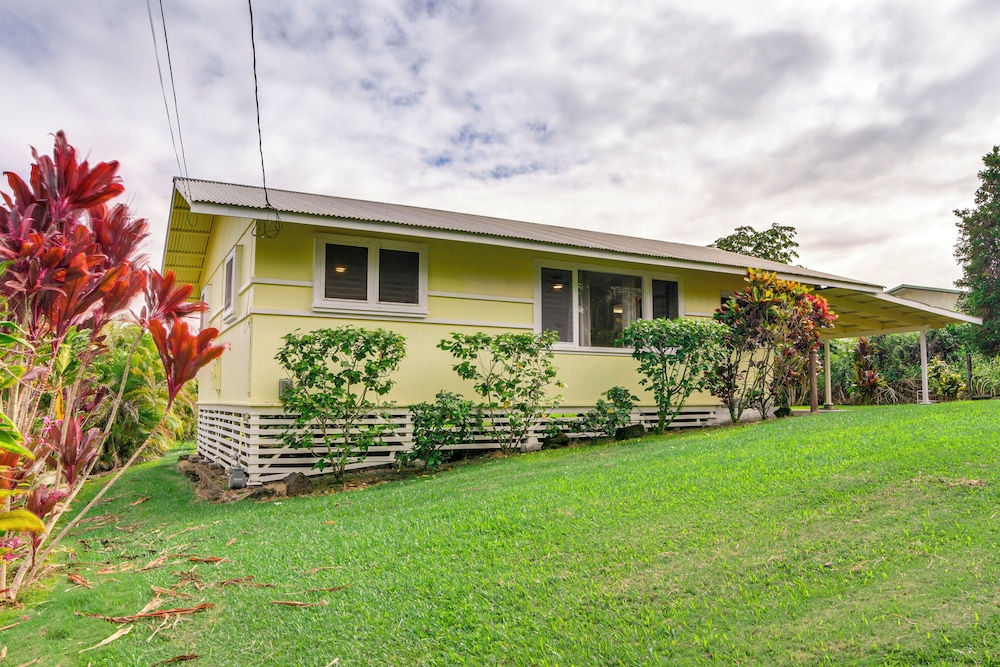 Charming Historic Hilo House Minutes to Beach — 4-Star Luxury Hotel in Hilo, United States