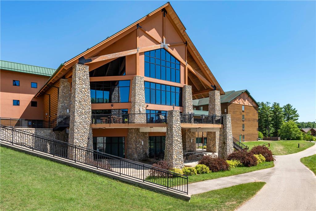 Three Bears Waterpark Resort Near Tomah Ascend Collection Hotel - photo 9