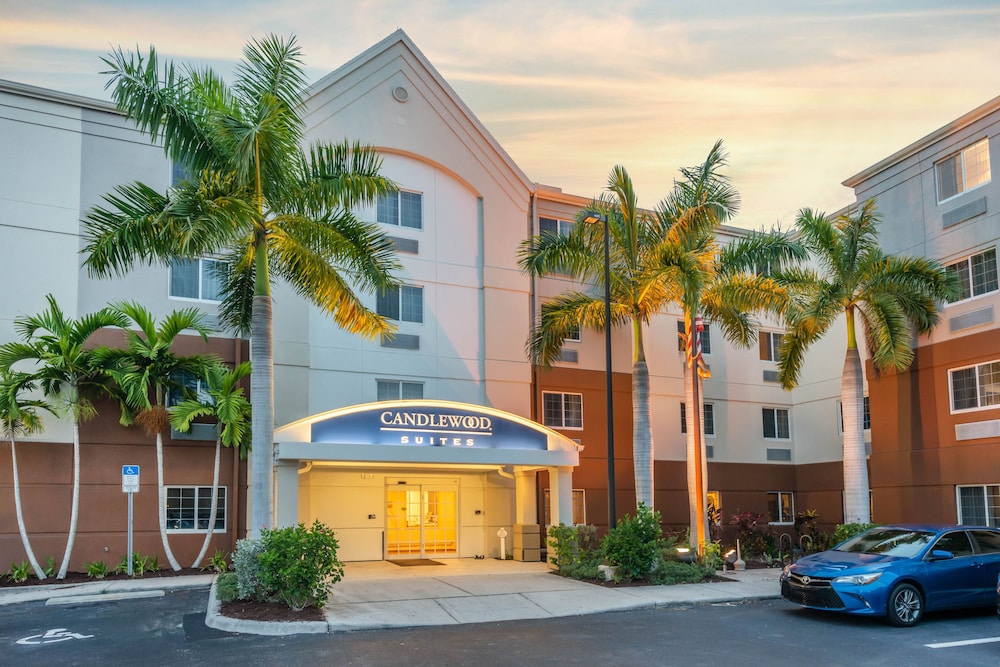 Candlewood Suites Fort Myers Sanibel Gateway by IHG - photo 27