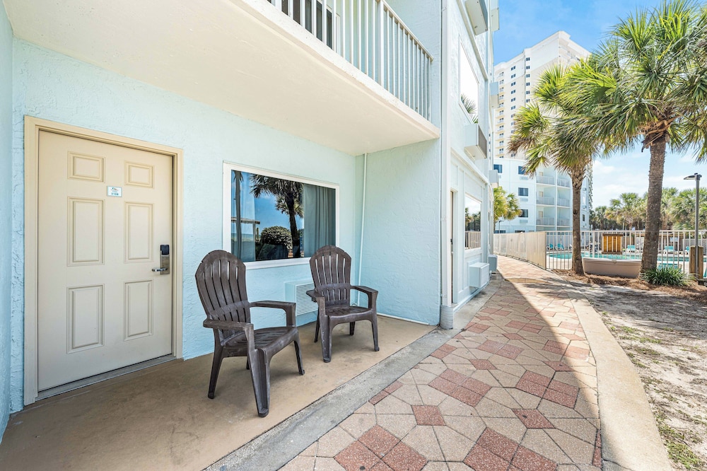 Boardwalk Beach Hotel - photo 59