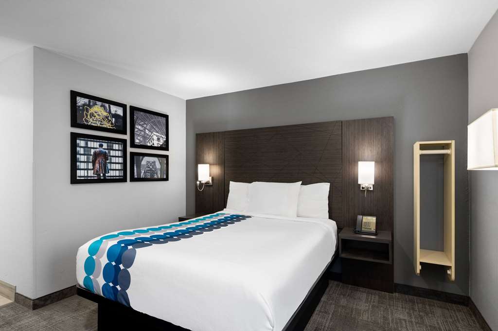 La Quinta Inn by Wyndham Indianapolis Airport Executive Dr - photo 18