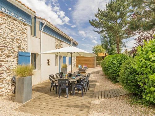 Ancien Bâtiment de Ferme Rénové entre Nantes et Pornic avec Jardin et Activités FR 1 306 1028 — hotel in Port-Saint-Pere