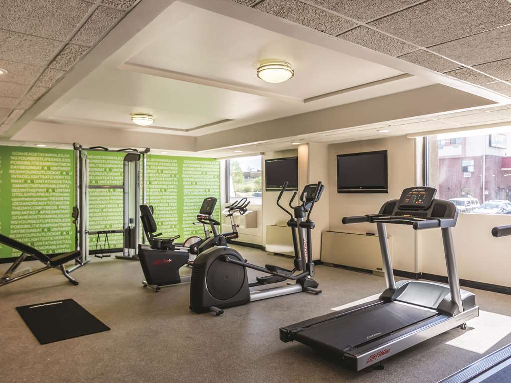 La Quinta Inn & Suites by Wyndham Colorado Springs North - photo 11