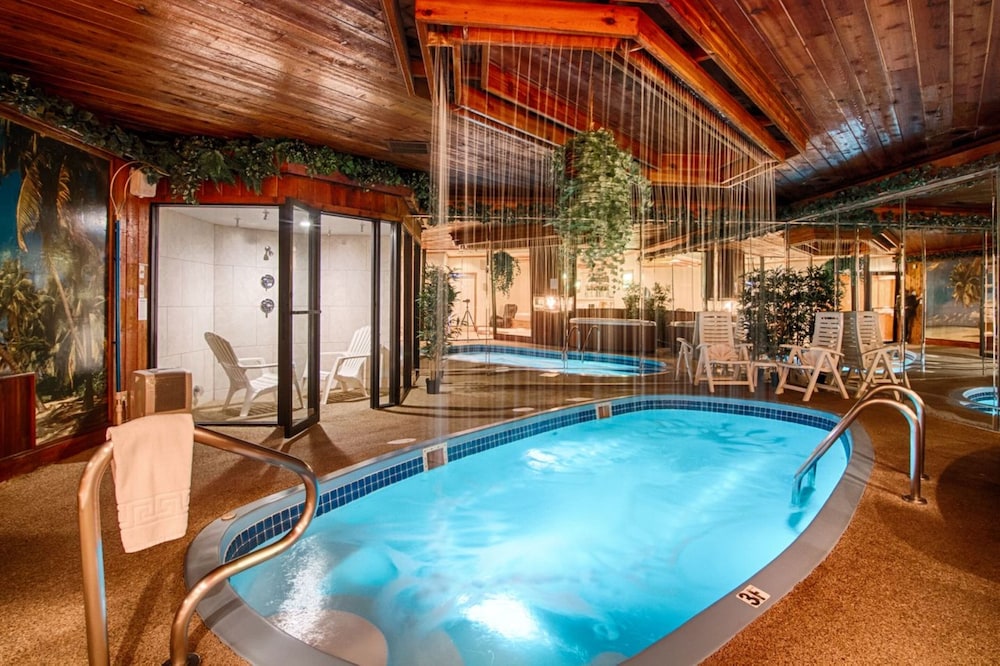 Sybaris Pool Suites Indianapolis - photo 40