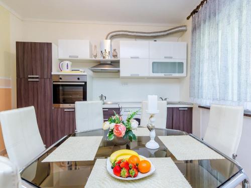 Apartments Nicol Two Bedroom Apartment with Terrace and Sea View