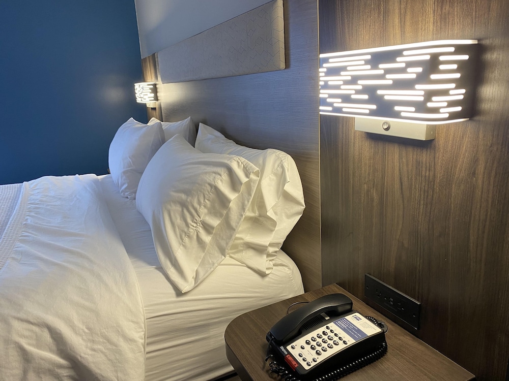 Holiday Inn Express Hotel & Suites Plymouth by IHG - photo 12