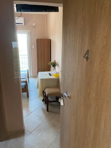 Dimitris - carbon neutral hotel in Pefka