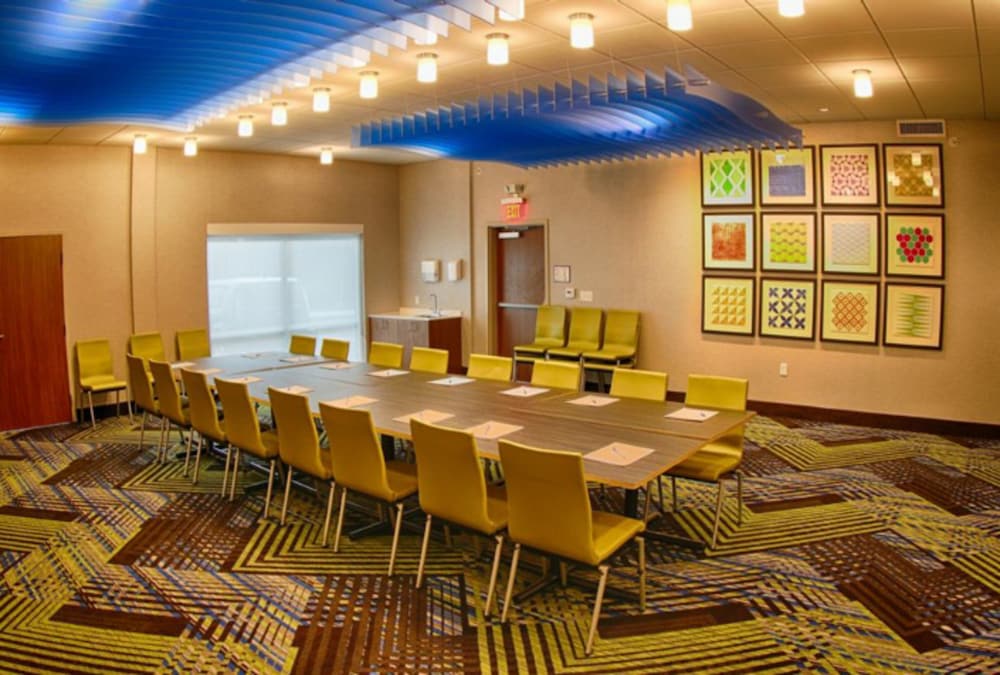 Holiday Inn Express & Suites Detroit North Roseville by IHG - photo 33