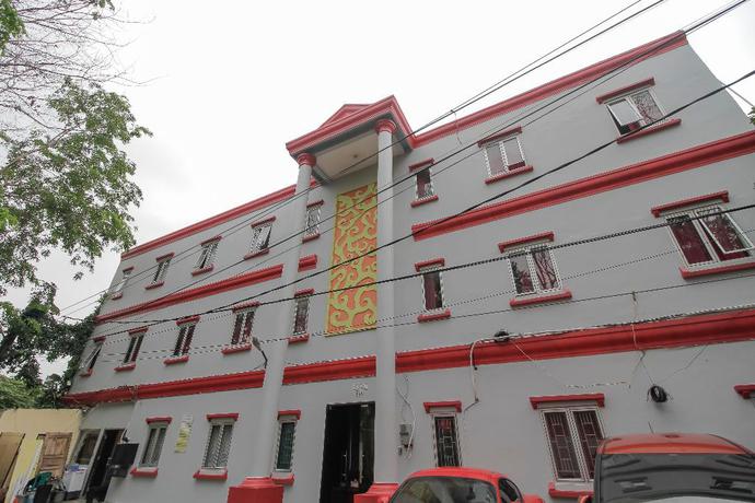 RedDoorz Plus near Budi Luhur University Jakarta pet-friendly hotel Tangerang